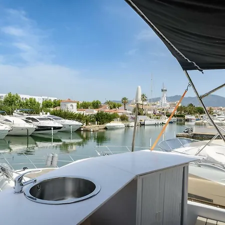 Boat Botel *